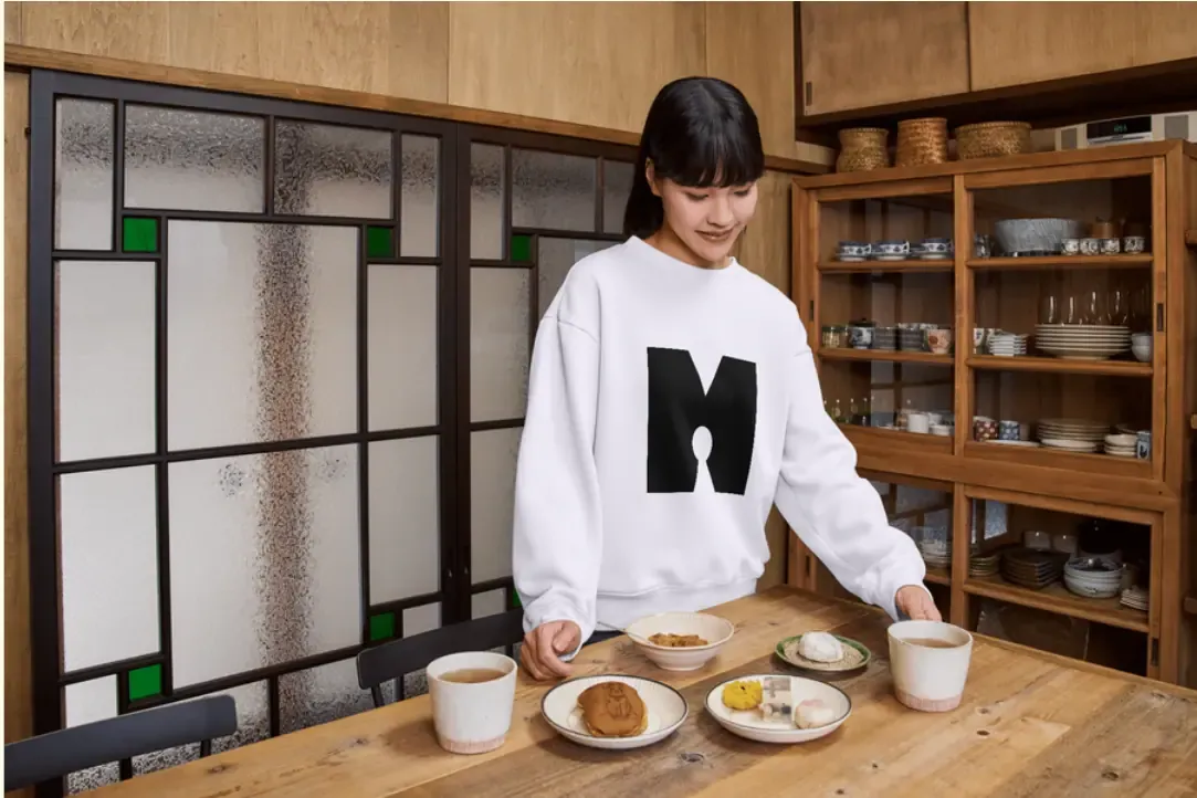 Sweatshirt printed with the keyhole M mark